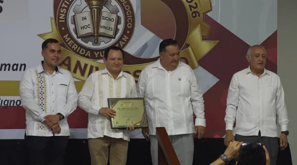 Gobernador de Yucatán asiste a desayuno de ex alumnos del TecNM Mérida