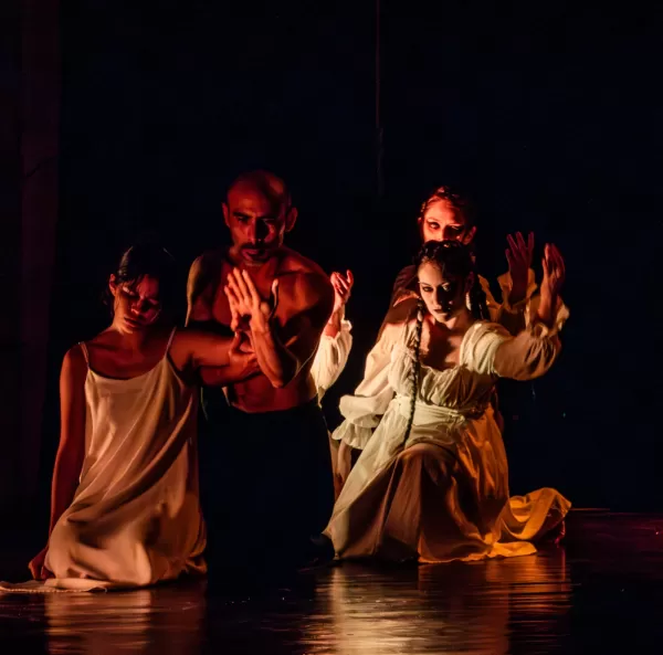 La agrupación Colectivo Cuerva presentará el próximo sábado el teatro-danza “Caronte”.