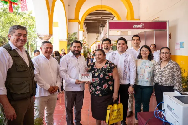 Ventanilla Única Estatal Móvil facilita gestiones a familias de Espita y municipios cercanos