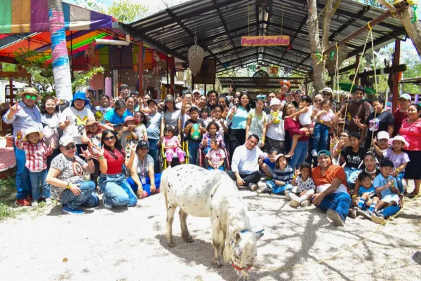 Personas con discapacidad disfrutan experiencia inclusiva en Ponylandia
