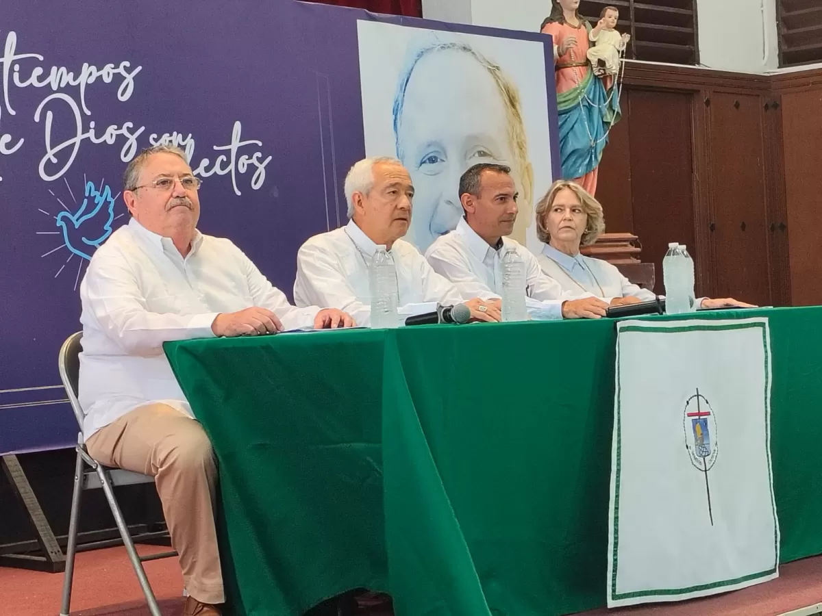 El Seminario Conciliar de Yucatán se presentó su libro: "Los Tiempos de Dios Son Perfectos" .