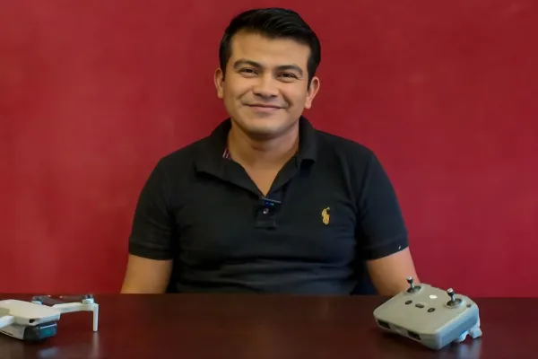 Pilotaje de drones abre nuevas oportunidades a joven emprendedor yucateco